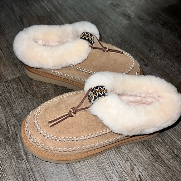 UGG Tasman Alpine genuine shearling clog size 8 - Picture 1 of 5